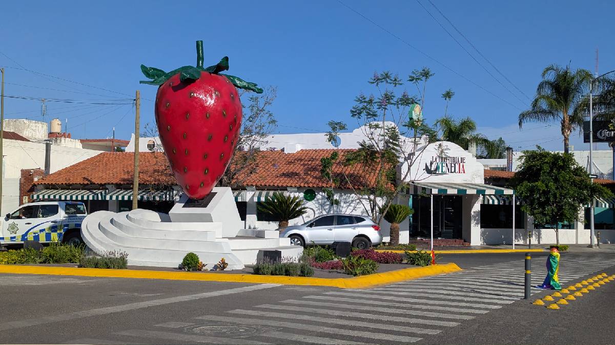 escultura-fresa-irapuato