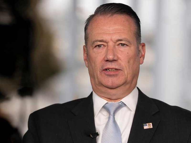 Trump pierde aliado clave: Renuncia Todd Lyons, el “arquitecto” de deportaciones masivas