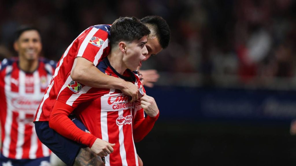 ¡Hormiga salvadora! Chivas rescata el empate ante Pumas de último minuto en un partidazo - Mexsport.