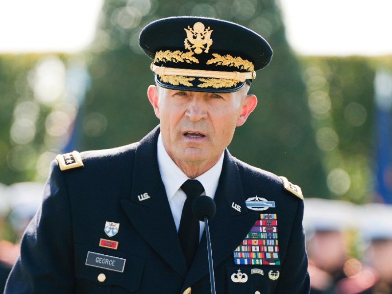 Hegseth pide la renuncia del jefe militar del Ejército mientras EU libra guerra contra Irán