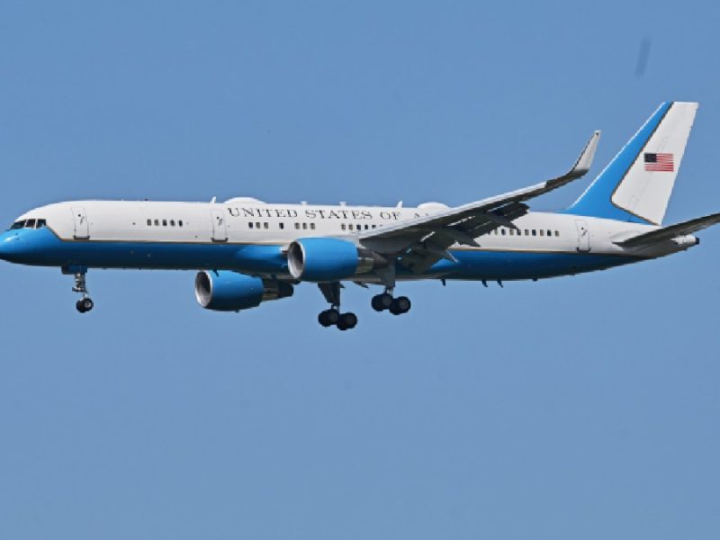 Trump emite mensajes mixtos sobre camino a seguir para la guerra de EU contra Irán