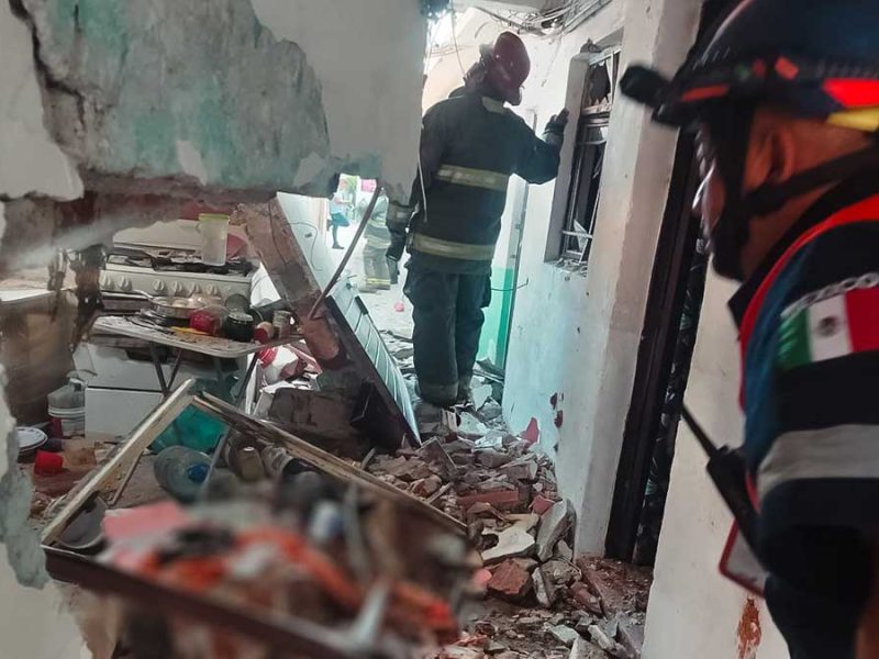 Explosión en casa de Irapuato lesiona a hombre, derrumba pared y ocasiona daños estructurales