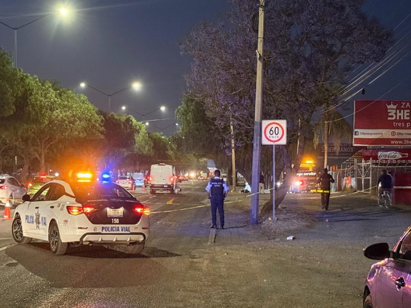 Tragedia en bulevar Aeropuerto: Motociclista se mata al chocar contra poste cerca de Vía Alta