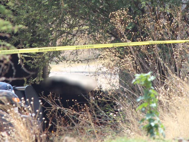 Hallan a pareja sin vida y con rostros calcinados en parte baja de puente del Eje Metropolitano de León