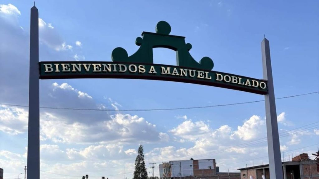 letrero-manuel-doblado