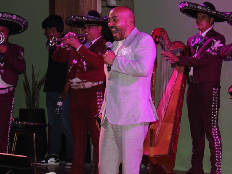 Lupillo Rivera hace bromas sobre Belinda en San Francisco del Rincón