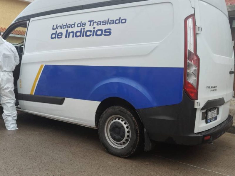 ragedia en Celaya: Muere mecánico tras caerle encima el auto que reparaba