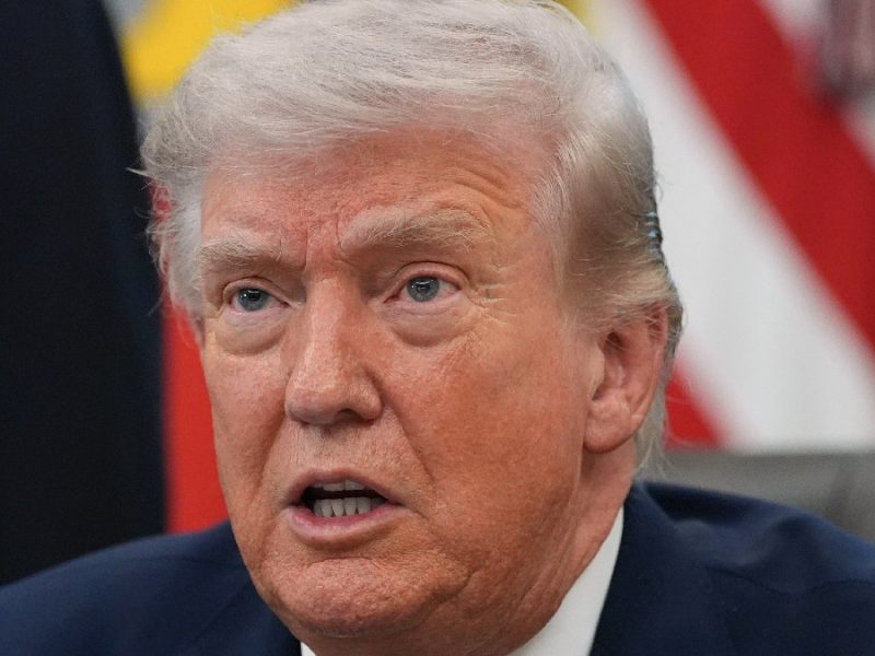 Trump anuncia arancel del 100% a algunos medicamentos patentados