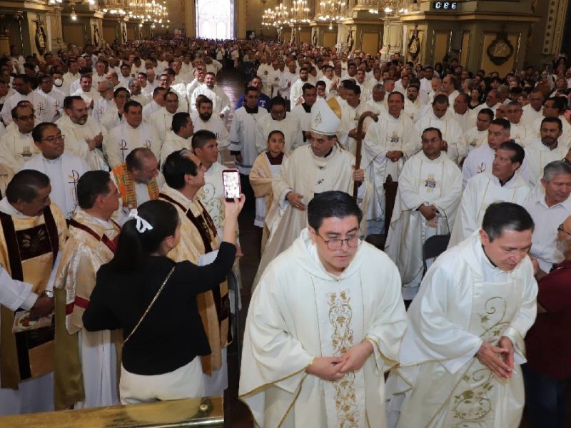 Arzobispo renueva votos de fe y obediencia a sacerdotes