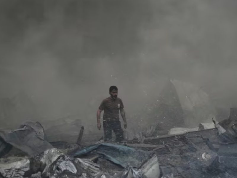 Irán cierra el Estrecho de Ormuz y lanza ofensiva masiva