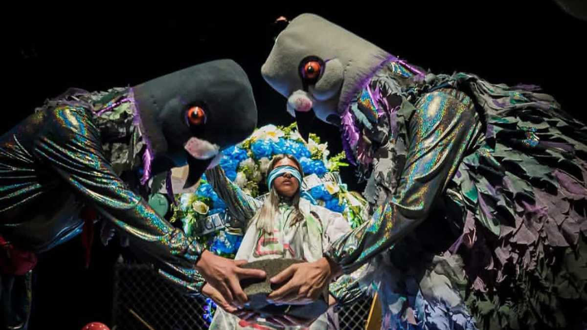 obra Bajo esta piedra hundirás tu iglesia