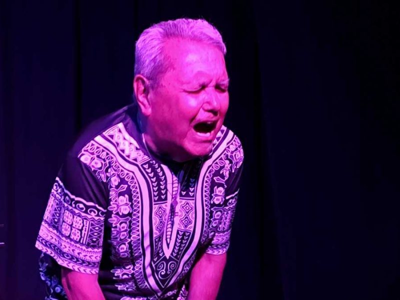 Theatron Ensamble rinde tributo poético a Joaquín Sabina en “Me han robado el mes de abril”