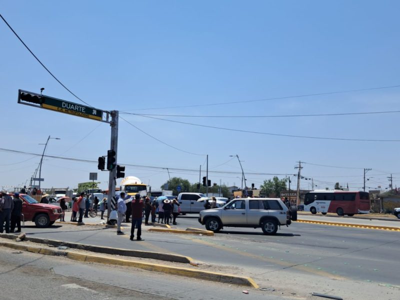 Al grito de “¡queremos que nos paguen!”, bloquean bulevar ejidatarios de San Juan de Otates