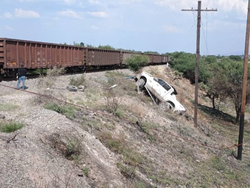 Muere hombre tras intentar ganarle el paso al tren en Pénjamo