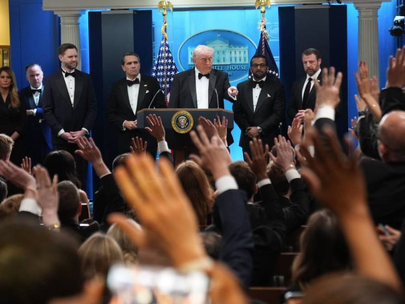 La noche en que una gran historia llegó directo a los periodistas de Washington