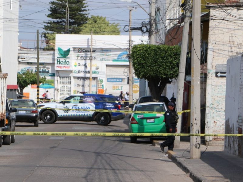 Atacan a balazos a dos hombres en la colonia Playa Azul