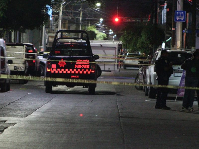 Matan a hombre que convivía con su familia en calle del Barrio de San Miguel