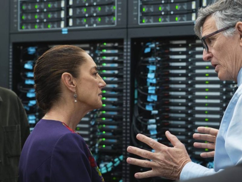 Sheinbaum cierra gira en Barcelona con visita estratégica al BSC y encuentro con el cantautor Serrat