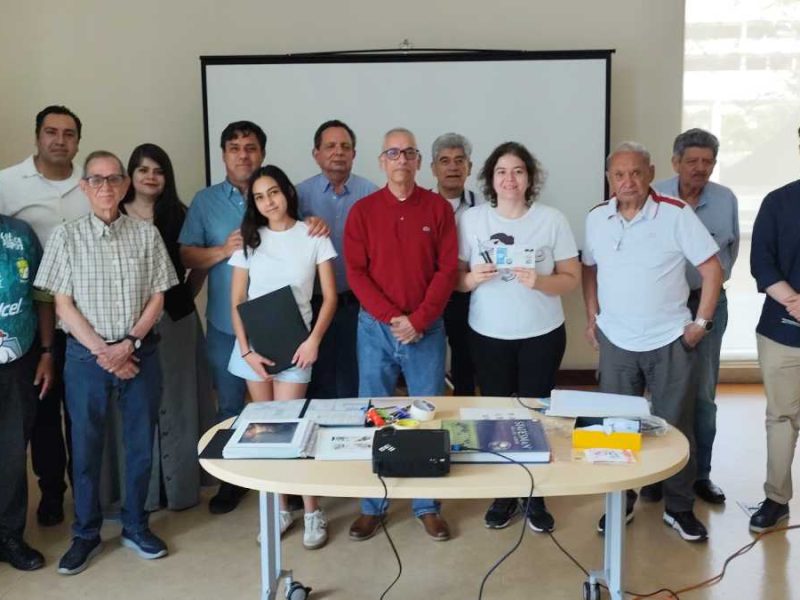 Club Filatélico de León impulsa el coleccionismo de estampillas con el taller “Mi primera colección”