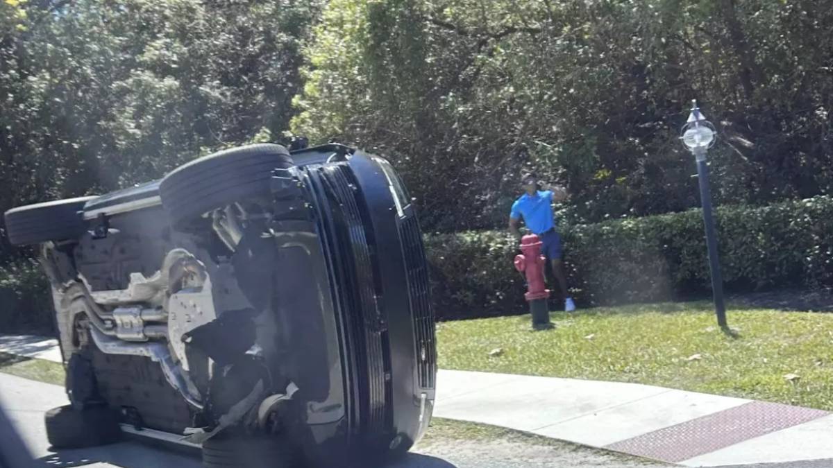 Tiger Woods admite distracción con su celular tras accidente en Florida - Foto: AP.