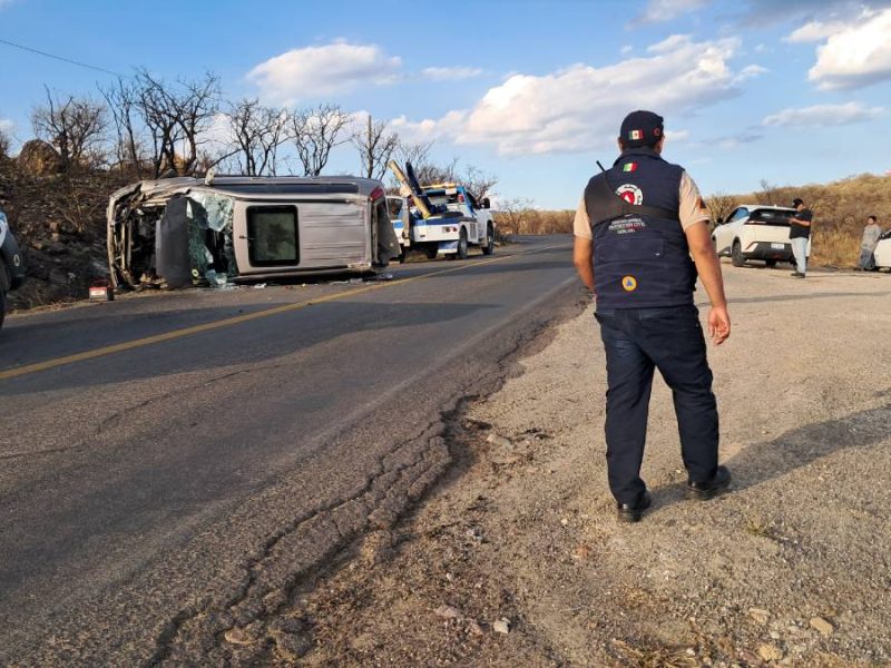 ¿Qué pasó en la Comanjilla-León? Hombre vuelca su camioneta y resulta lesionado