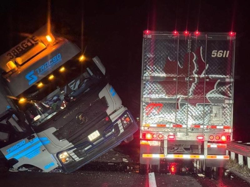 Dos accidentes causan cierre parcial de la Celaya- Salamanca y horas de trabajo para liberarla