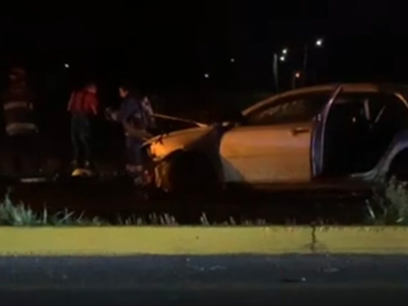 Dos mujeres sufren muerte desgarradora al quedar prensadas en auto envuelto en llamas en Celaya