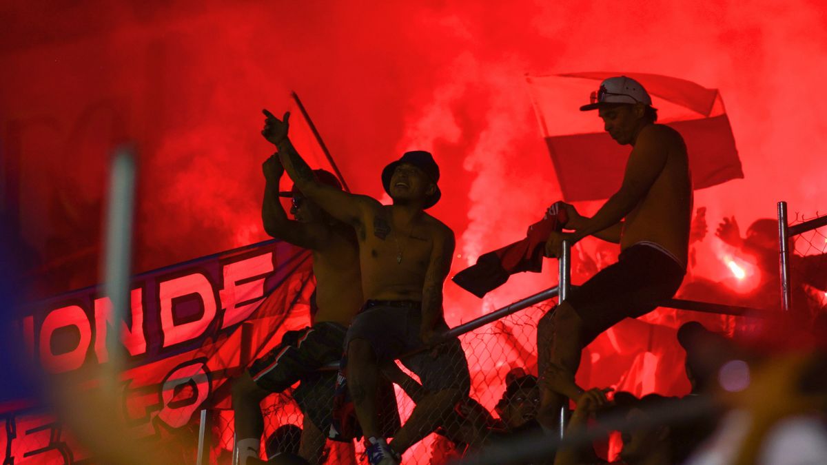 Aficionados del Irapuato en un partido en el Sergio León Chávez. MexSport.