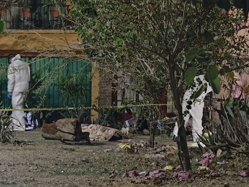 Mientras convivían en un parque, dos hombres son asesinados en León; atacantes iban en moto