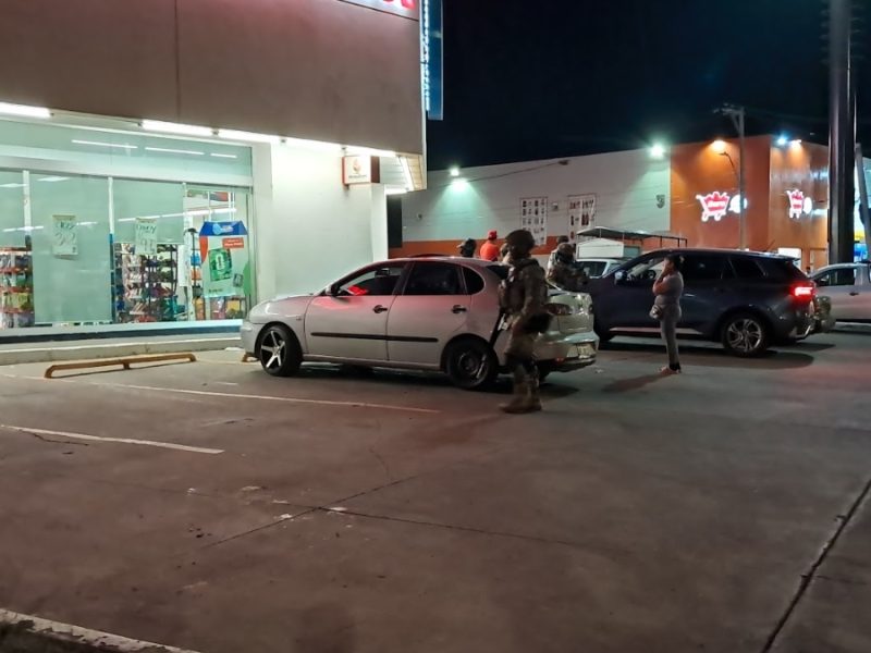 Platicaba con sus amigos y lo dejan grave durante ataque a balazos en León