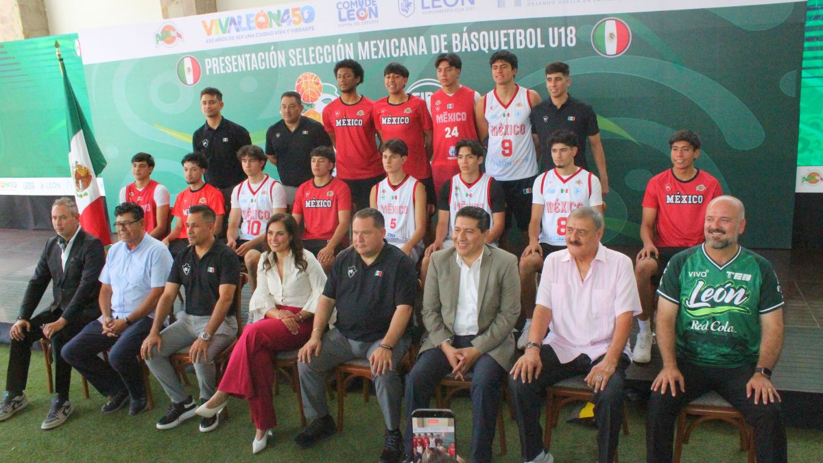 Autoridades presentaron a la Selección Mexicana que jugará en León. Carlos García.