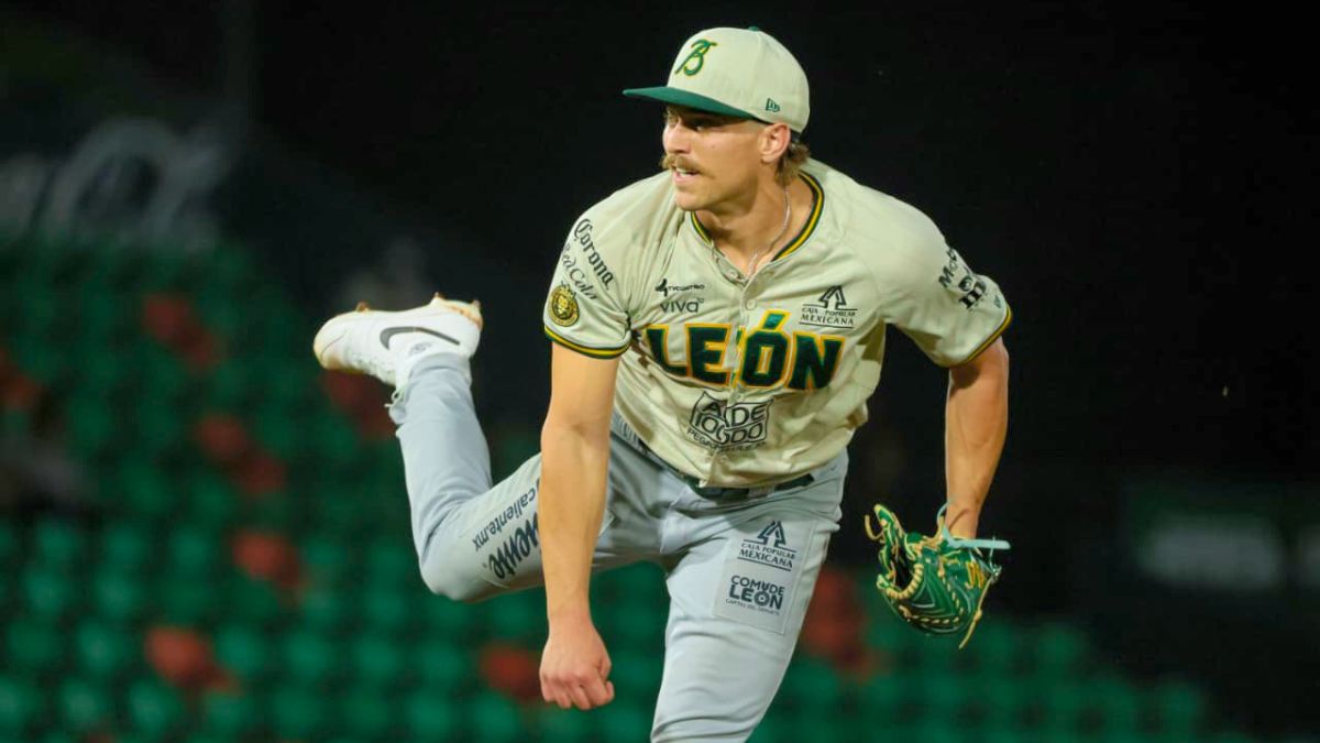 Bravos de León abrió la serie ante Leones de Yucatán en el Domingo Santana. Bravos de León.