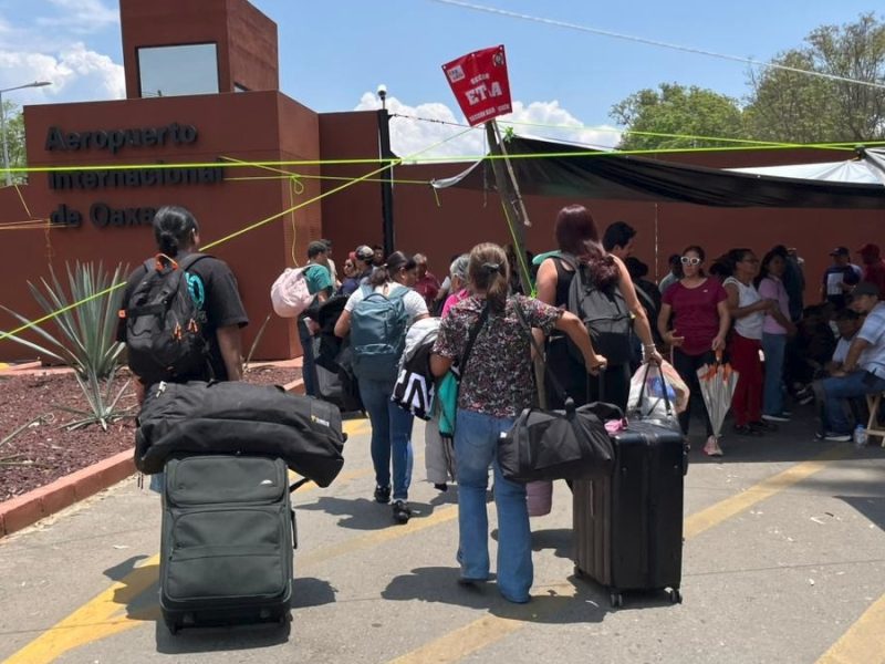 Pausa CNTE negociación con Segob tras desalojo de maestros en Oaxaca, pero siguen bloqueos