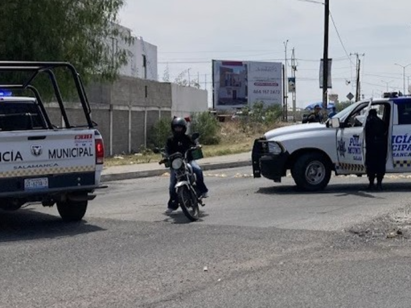 Dejaba a su hija en la escuela, cuando le robaron su auto con violencia en Salamanca