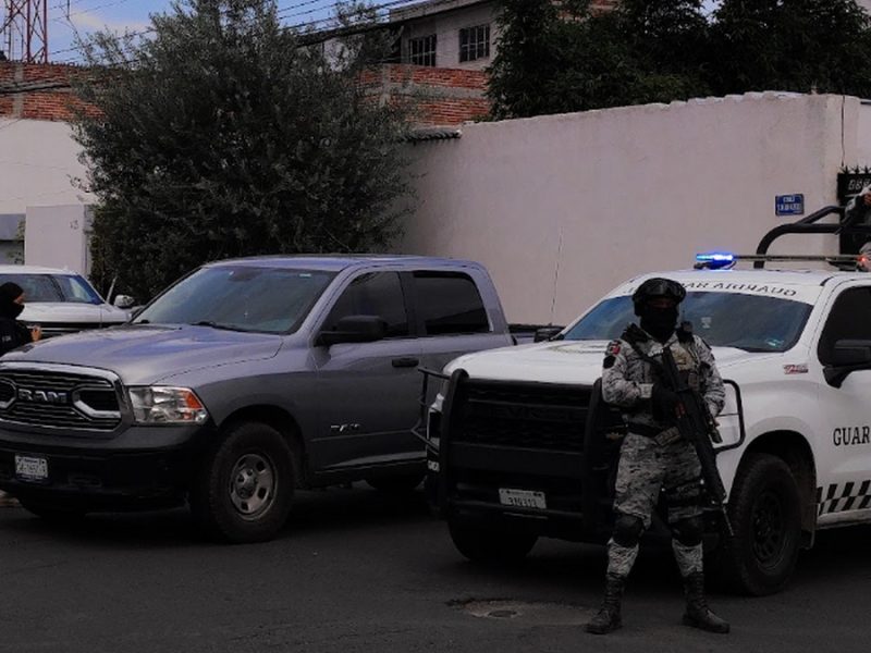 Realizan cateo en vivienda de la calle Victorino de las Fuentes en Irapuato