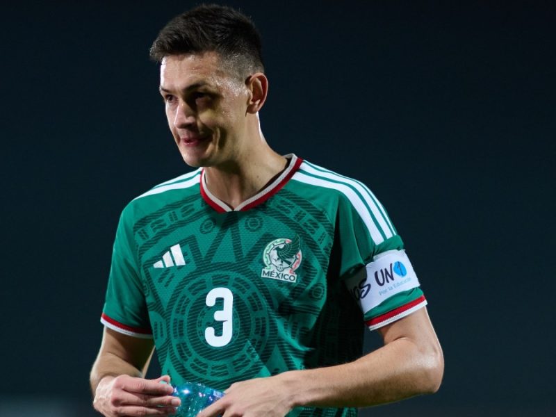 César Montes es sustituido en el 22’, en el partido de Lokomotiv ante Dínamo de Moscú