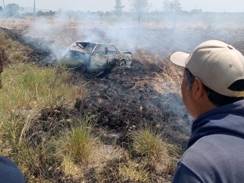 Un pasajero calcinado y tres prensados, deja un trágico choque frontal en Abasolo