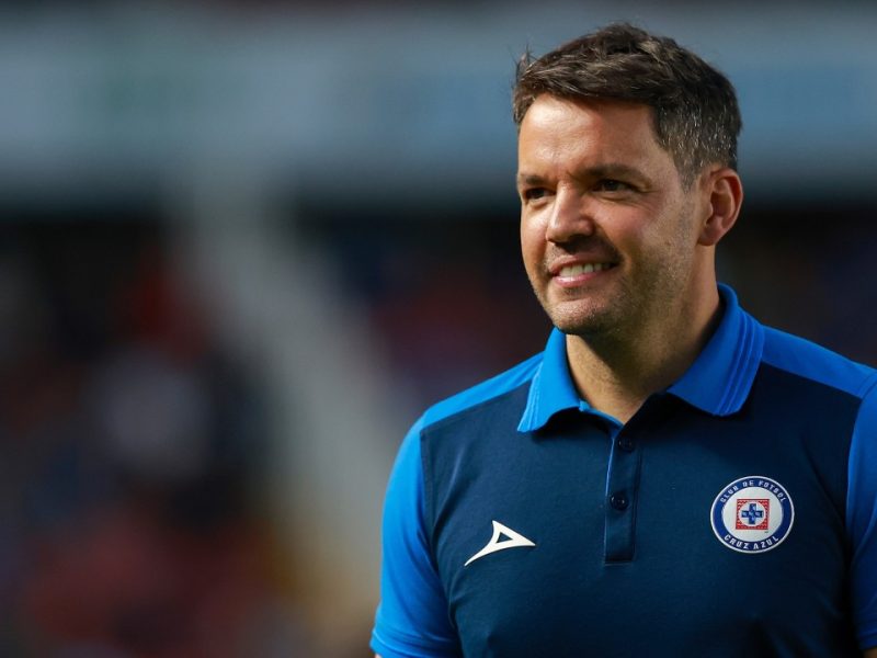 Víctor Velázquez asegura que Larcamón “hizo un gran trabajo” en Cruz Azul, pero no se acopló “a la institución”