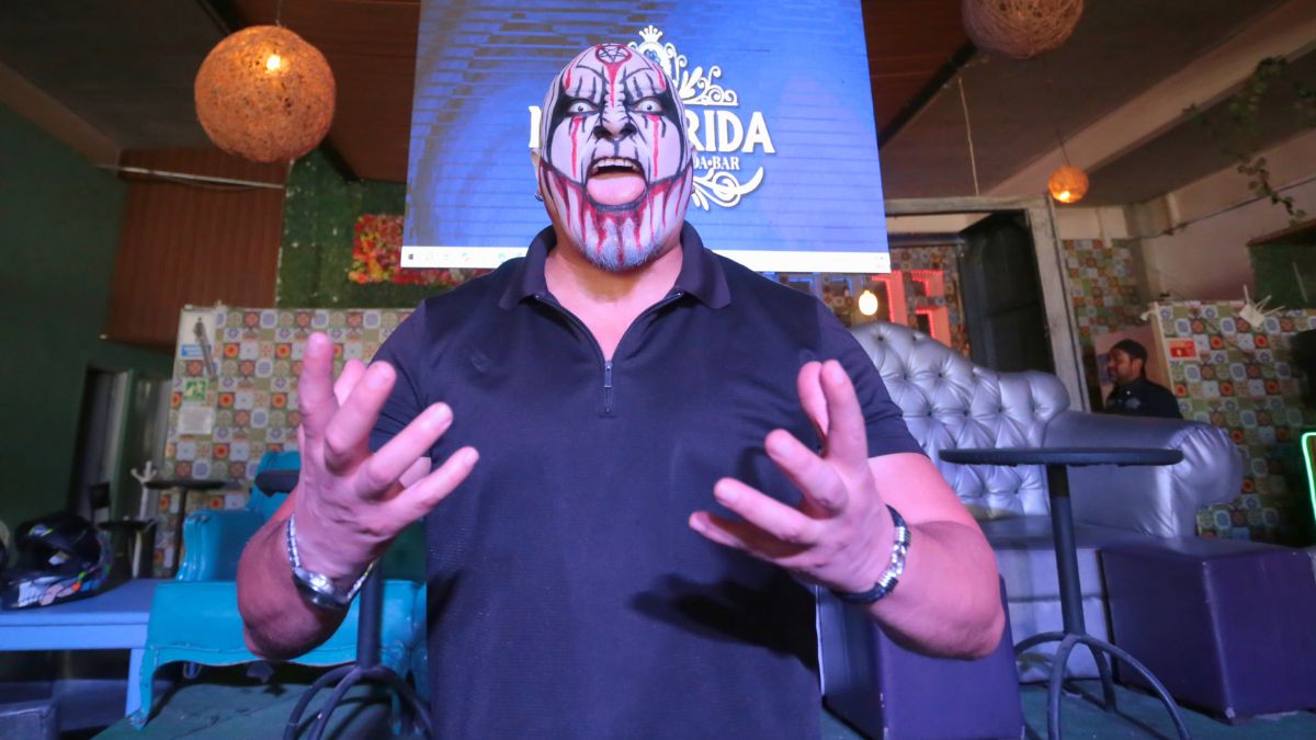 Dark Espíritu en la presentación de la función. Saúl Torres.