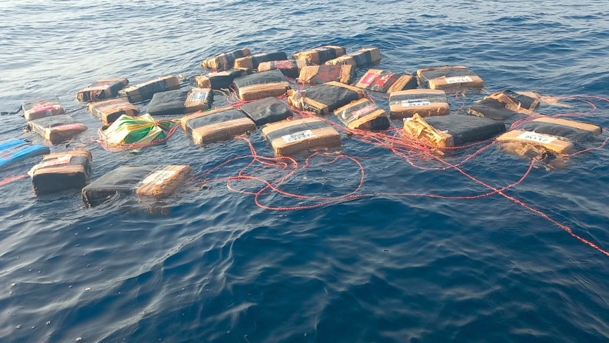 Decomisa Marina 2.1 toneladas de cocaína