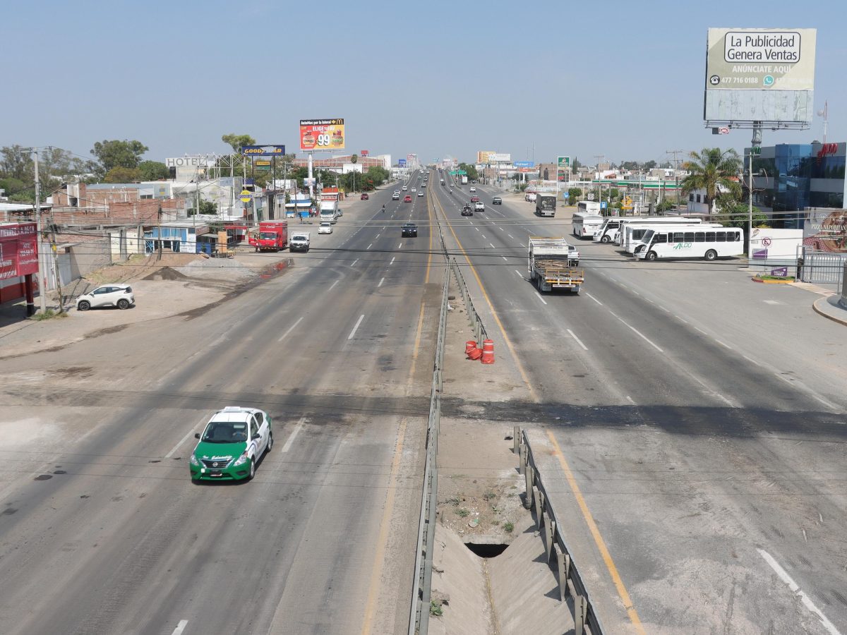 Liberan por completo la carretera Irapuato-Silao; tapan socavón pero seguirá reparación