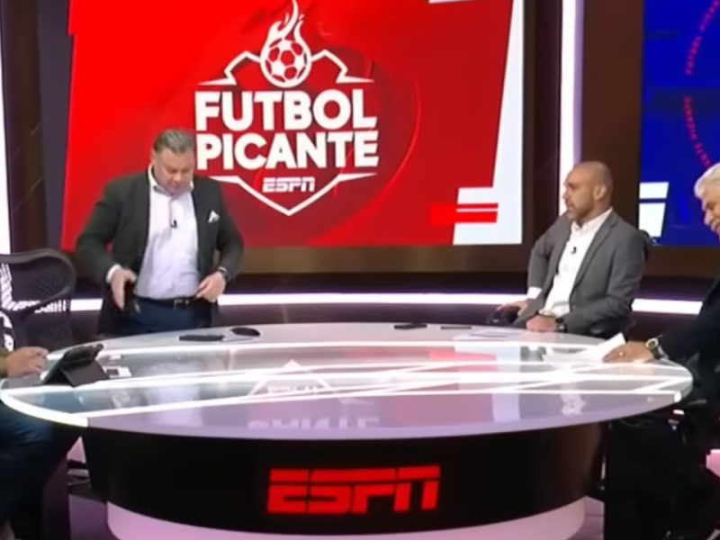 Por Chivas, Dionisio Estrada se molesta con Adal Franco y amenaza con abandonar mesa de discusión