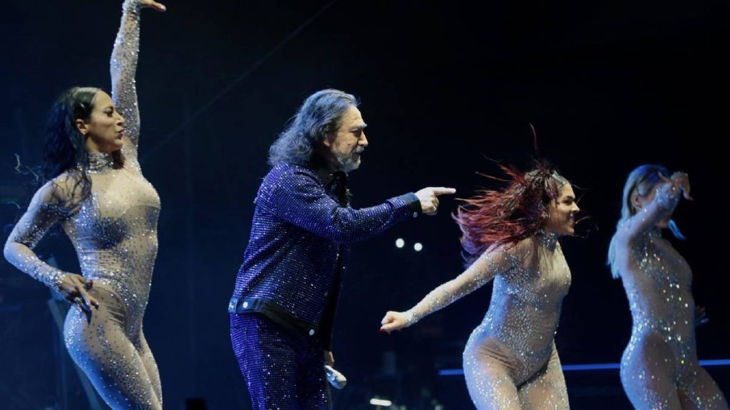 Marco Antonio Solís en León: una noche de “Gratitud”, nostalgia y generaciones unidas en la Velaria de la Feria
