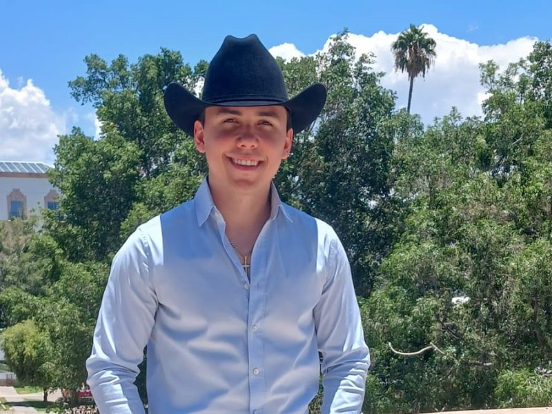 Emiliano Zahena apuesta por la vulnerabilidad y el mariachi en ‘Amándote de Lejos’