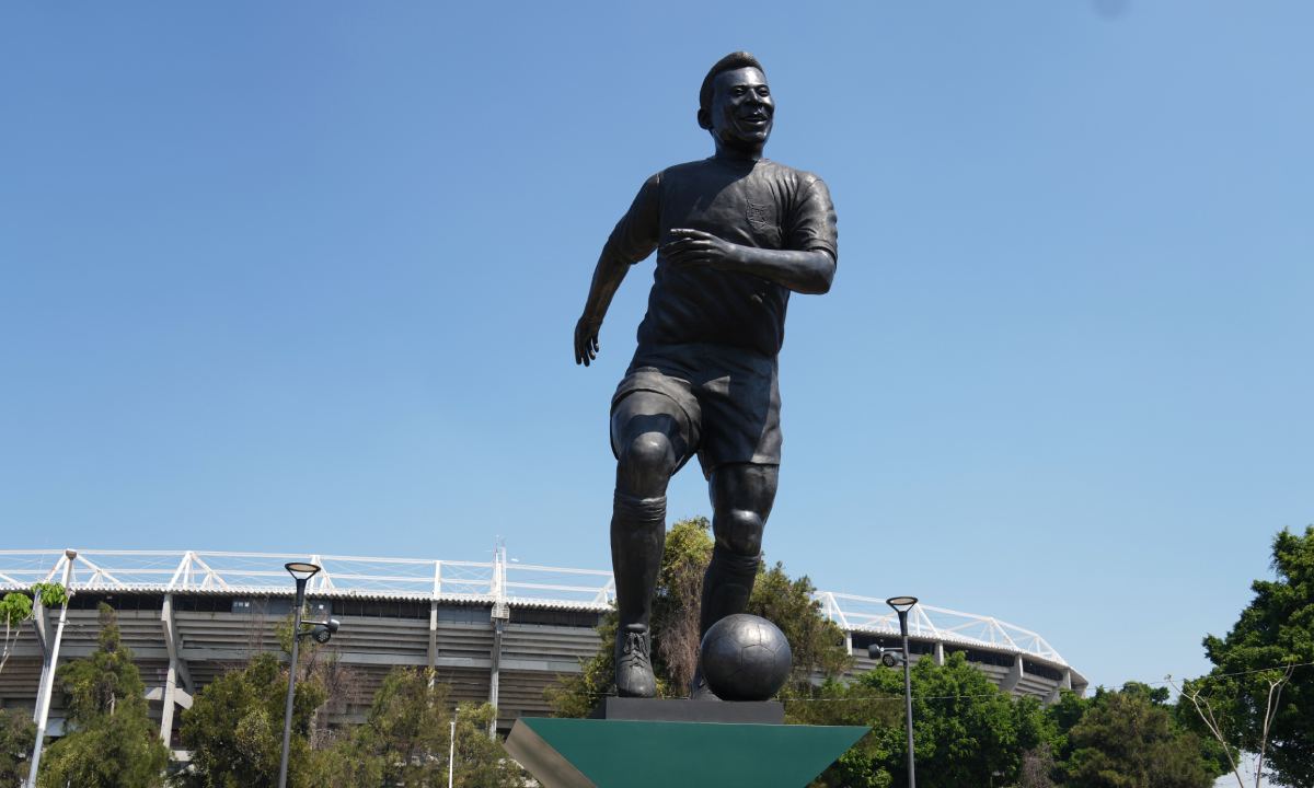 EstatuaPeleGuadalajara