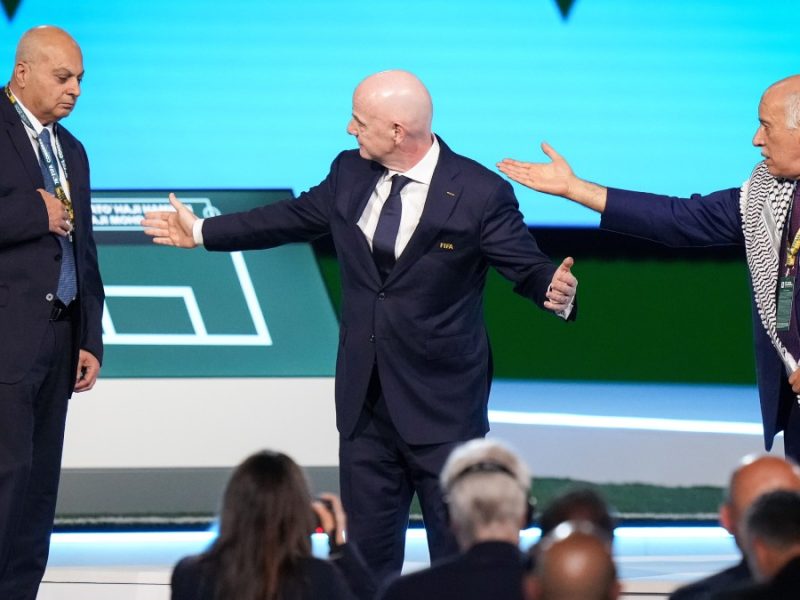 Pese a intención de Gianni Infantino, directivos de Israel y Palestina rechazan darse la mano