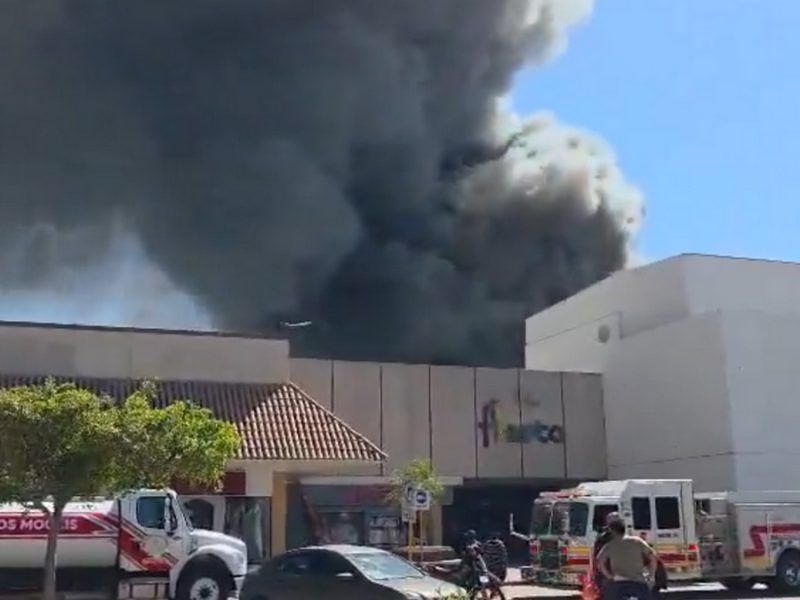 ‘¡Córranle, córranle!’, gritaban usuarios en incendio en plaza comercial que dejó cinco muertos en Los Mochis