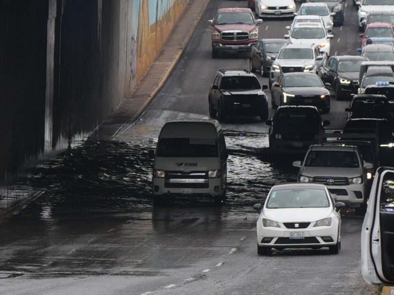 Se inunda bulevar a Villas recién remodelado y el Cuarto Cinturón de Irapuato por intensa lluvia