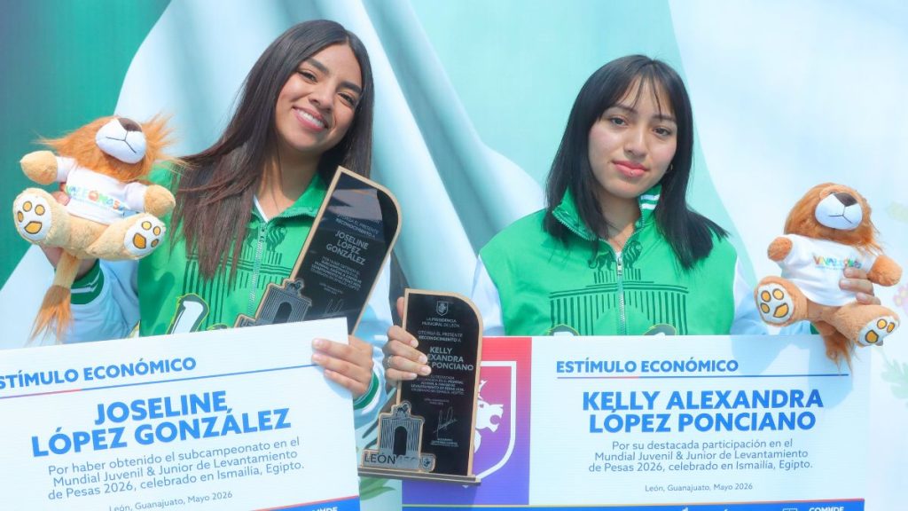 Joseline y Kelly López recibieron un reconocimiento. Mary Ochoa.