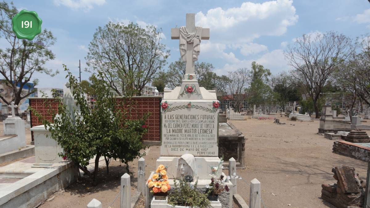 Tumba de "La Madre Mártir Leonesa"